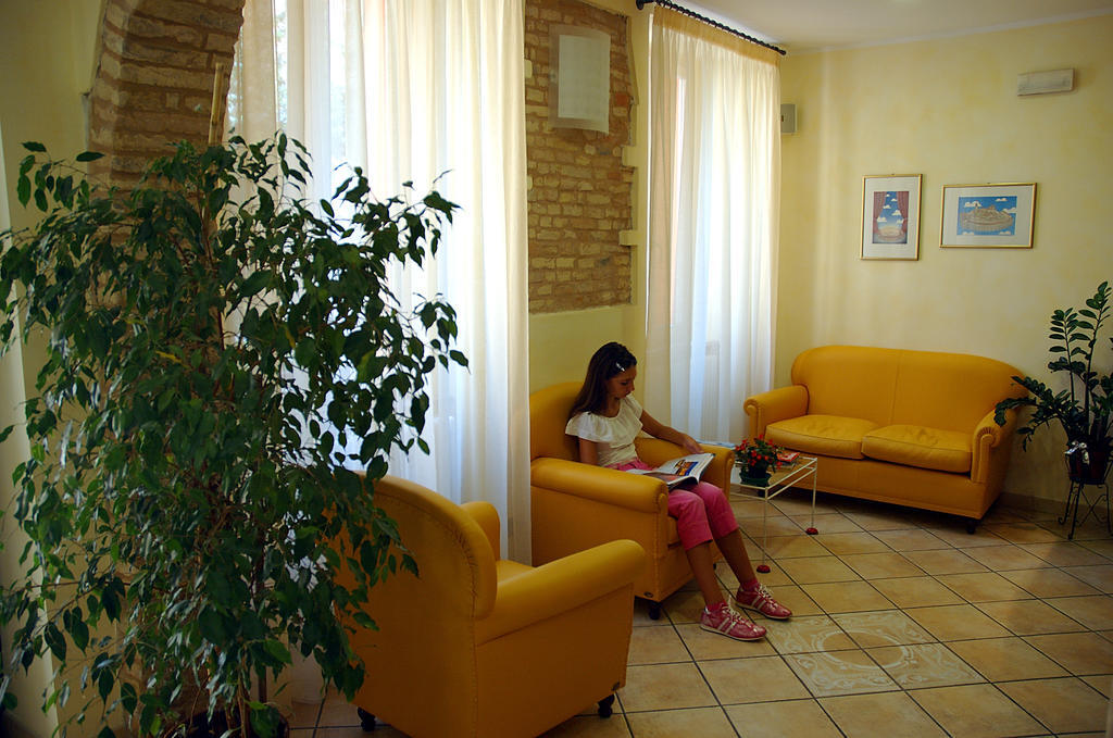 ホテル アルベルゴ アレーナ マチェラータ エクステリア 写真